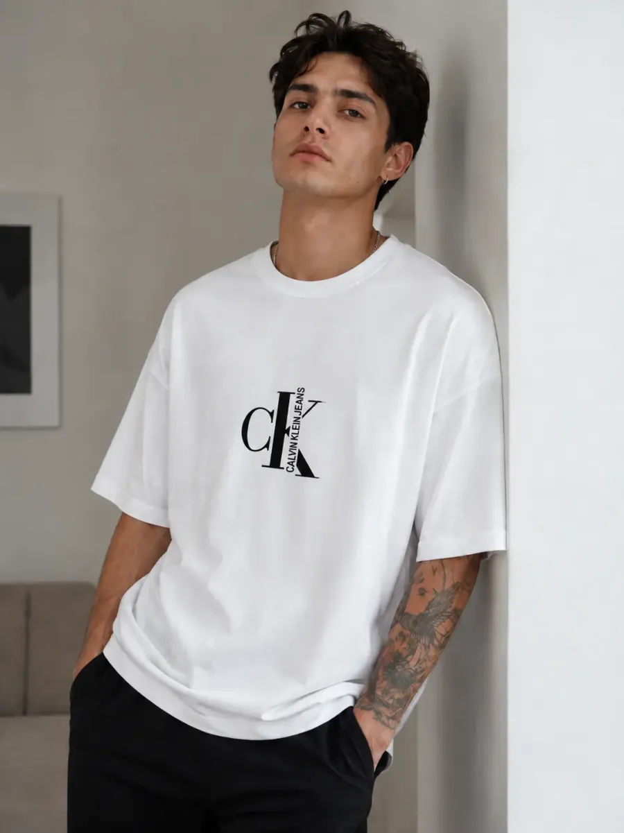 TX01 - Color: White / Size: L